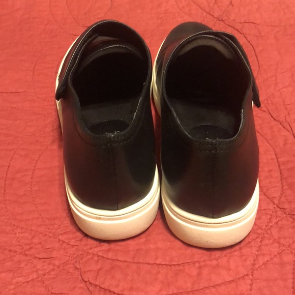 Vaneli Sport Oberon Black Leather Sneaker, Women’s Size 8M. - Picture 3 of 6